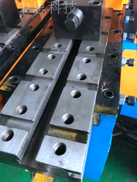 手動(dòng)液壓彎管機(jī)的用途常識和使用步驟